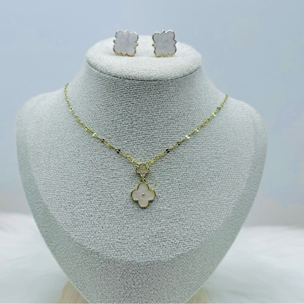 The Florals Bundle Set - Necklace & Chloe Studs Bundle